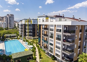 شقق فاخرة في كونيالتي بالقرب من قناة المارينا