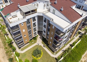 شقق فاخرة في كونيالتي بالقرب من قناة المارينا