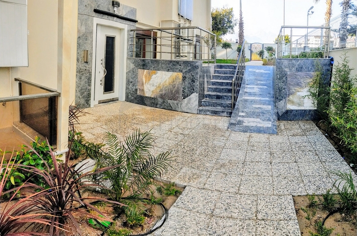 مشروع جاهز في انطاليا 300 م عن البحر