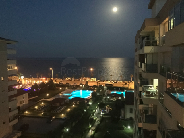 شقة 3 + 1 مع أثاث على الساحل الأول في أنطاليا