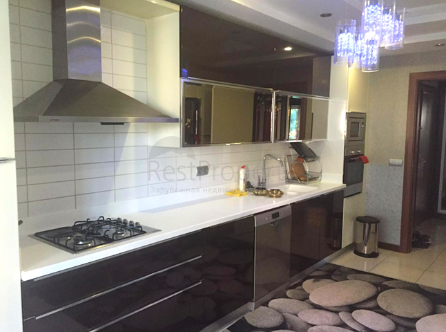 شقة 3 + 1 مع أثاث على الساحل الأول في أنطاليا