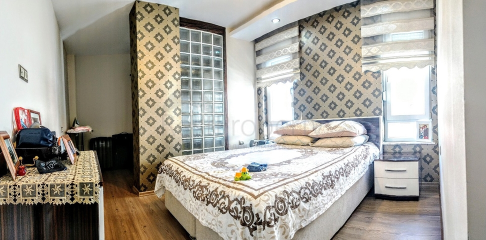 شقة 2 + 1 مع أثاث 5 دقائق سيرا على الأقدام من البحر