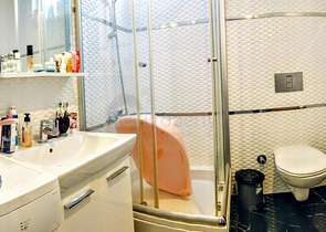 شقة 2 + 1 مع أثاث 5 دقائق سيرا على الأقدام من البحر