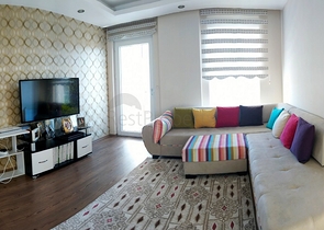 شقة 2 + 1 مع أثاث 5 دقائق سيرا على الأقدام من البحر