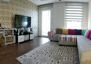 شقة 2 + 1 مع أثاث 5 دقائق سيرا على الأقدام من البحر