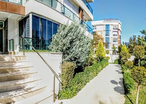 شقة 2 + 1 مع أثاث 5 دقائق سيرا على الأقدام من البحر