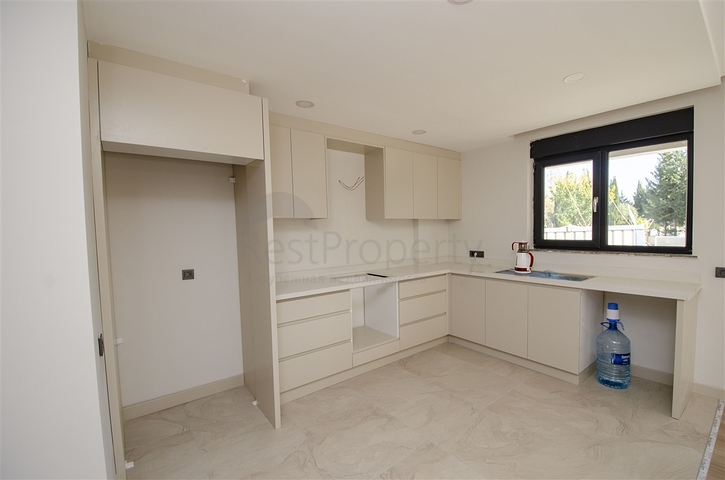 شقق 2 + 1 ، 3 + 1 في منطقة اونجالي في كونيالتي أنطاليا