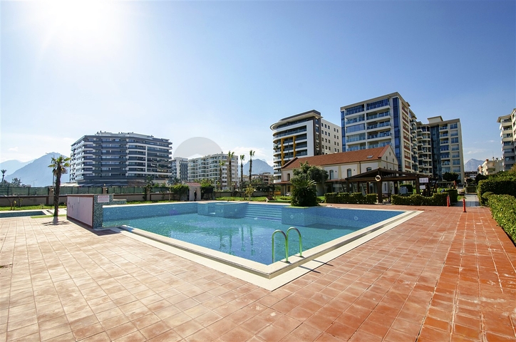 شقة مفروشة 2 + 1 مطلة على البحر بشكل مباشر في كونيالتي أنطاليا