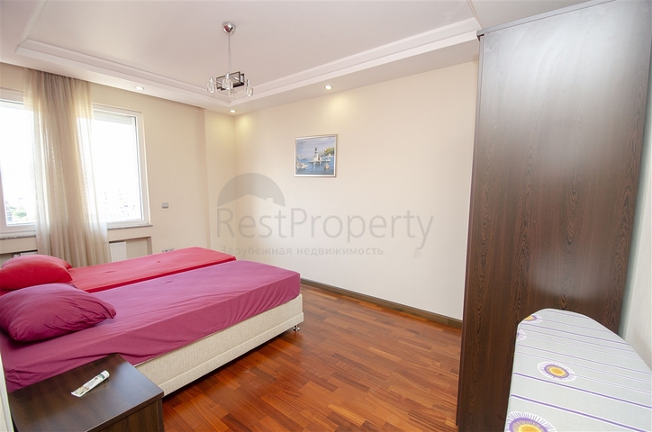 شقة مفروشة 2 + 1 مطلة على البحر بشكل مباشر في كونيالتي أنطاليا