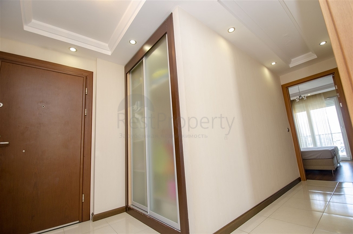 شقة مفروشة 2 + 1 مطلة على البحر بشكل مباشر في كونيالتي أنطاليا