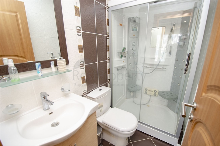 شقة مفروشة 2 + 1 مطلة على البحر بشكل مباشر في كونيالتي أنطاليا