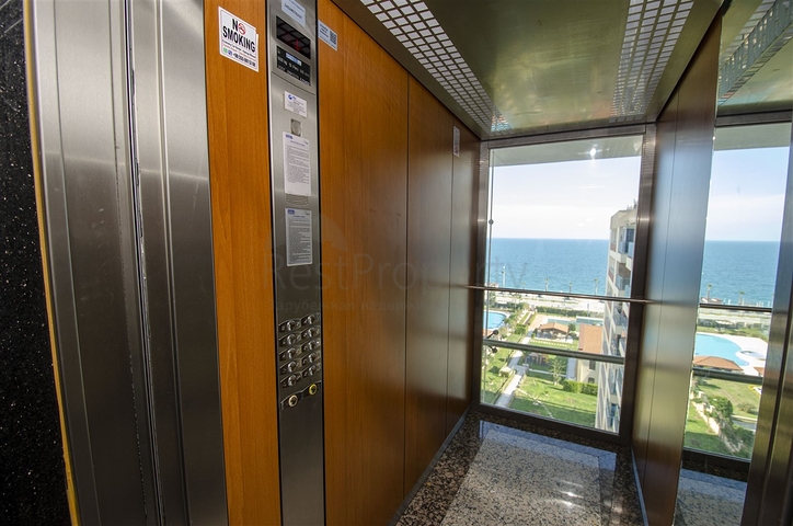 شقة مفروشة 2 + 1 مطلة على البحر بشكل مباشر في كونيالتي أنطاليا