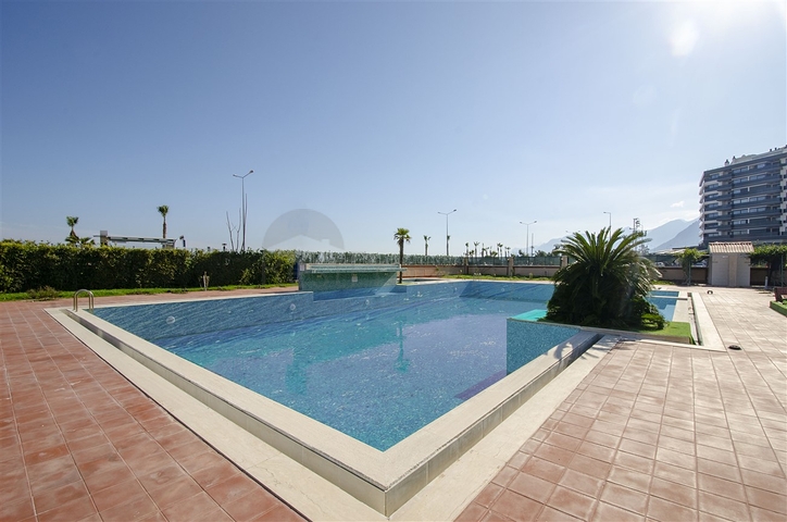 شقة مفروشة 2 + 1 مطلة على البحر بشكل مباشر في كونيالتي أنطاليا