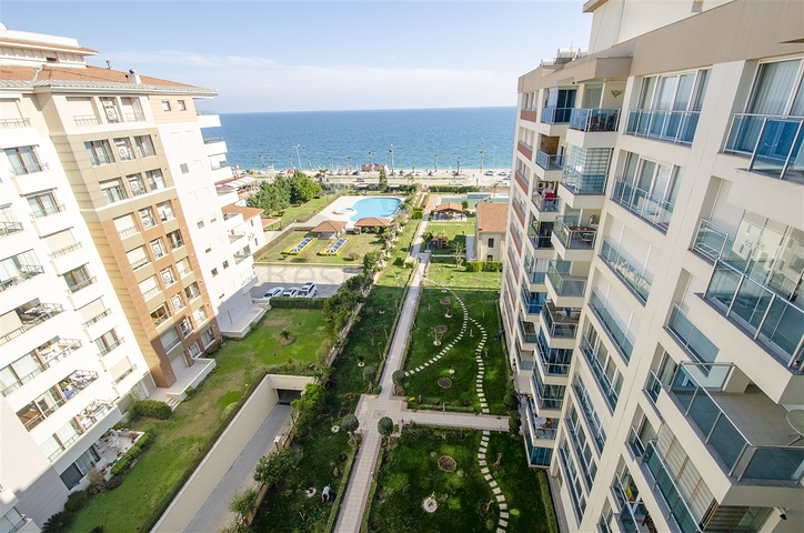 شقة مفروشة 2 + 1 مطلة على البحر بشكل مباشر في كونيالتي أنطاليا