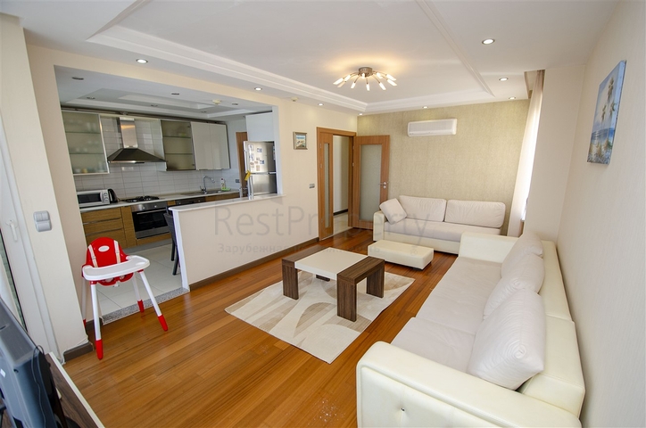 شقة مفروشة 2 + 1 مطلة على البحر بشكل مباشر في كونيالتي أنطاليا