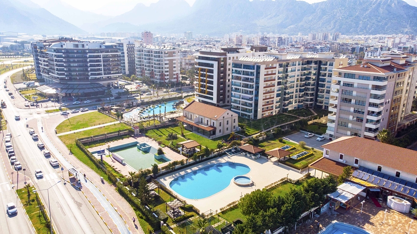 شقة مفروشة 2 + 1 مطلة على البحر بشكل مباشر في كونيالتي أنطاليا