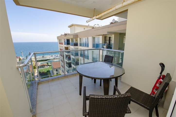 شقة مفروشة 2 + 1 مطلة على البحر بشكل مباشر في كونيالتي أنطاليا