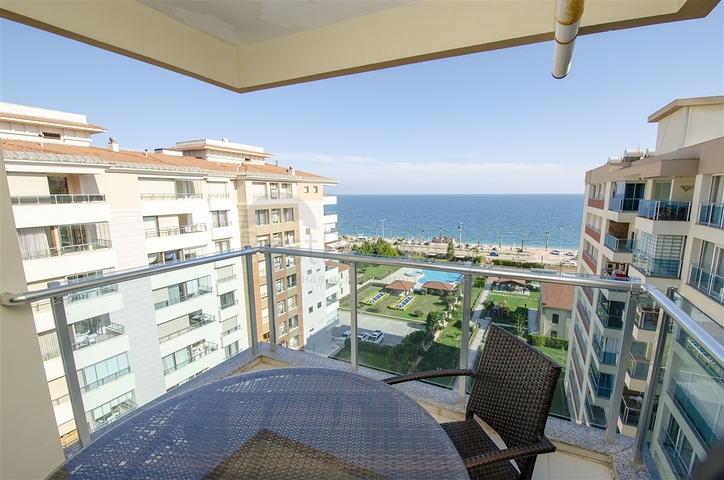 شقة مفروشة 2 + 1 مطلة على البحر بشكل مباشر في كونيالتي أنطاليا