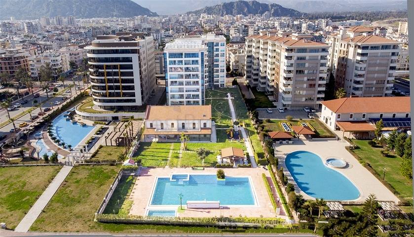 شقة مفروشة 2 + 1 مطلة على البحر بشكل مباشر في كونيالتي أنطاليا