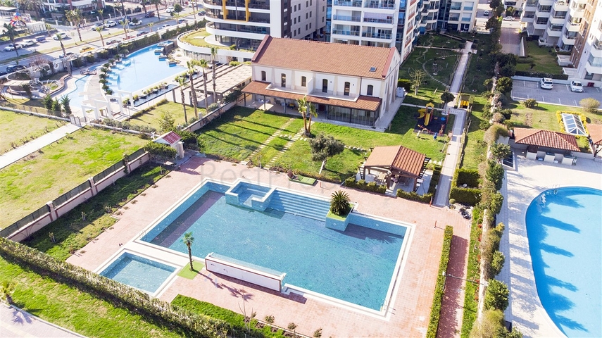 شقة مفروشة 2 + 1 مطلة على البحر بشكل مباشر في كونيالتي أنطاليا