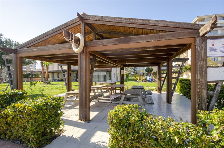 شقة مفروشة 2 + 1 مطلة على البحر بشكل مباشر في كونيالتي أنطاليا