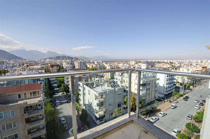 شقة مفروشة 2 + 1 مطلة على البحر بشكل مباشر في كونيالتي أنطاليا