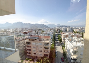 شقة مفروشة 2 + 1 مطلة على البحر بشكل مباشر في كونيالتي أنطاليا