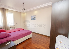 شقة مفروشة 2 + 1 مطلة على البحر بشكل مباشر في كونيالتي أنطاليا