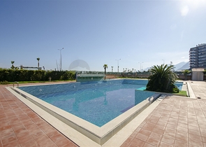 شقة مفروشة 2 + 1 مطلة على البحر بشكل مباشر في كونيالتي أنطاليا