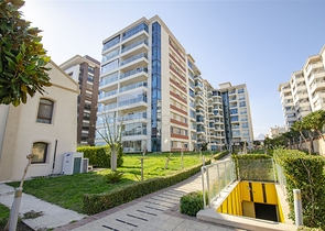 شقة مفروشة 2 + 1 مطلة على البحر بشكل مباشر في كونيالتي أنطاليا