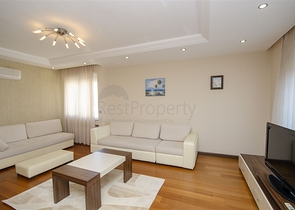 شقة مفروشة 2 + 1 مطلة على البحر بشكل مباشر في كونيالتي أنطاليا