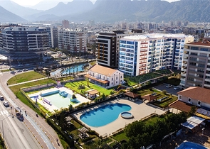 شقة مفروشة 2 + 1 مطلة على البحر بشكل مباشر في كونيالتي أنطاليا