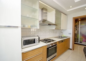 شقة مفروشة 2 + 1 مطلة على البحر بشكل مباشر في كونيالتي أنطاليا