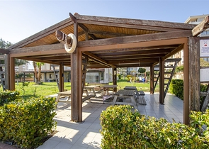 شقة مفروشة 2 + 1 مطلة على البحر بشكل مباشر في كونيالتي أنطاليا