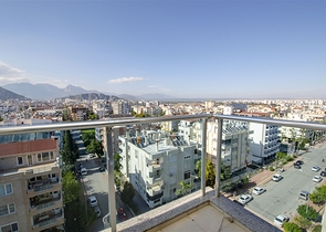 شقة مفروشة 2 + 1 مطلة على البحر بشكل مباشر في كونيالتي أنطاليا