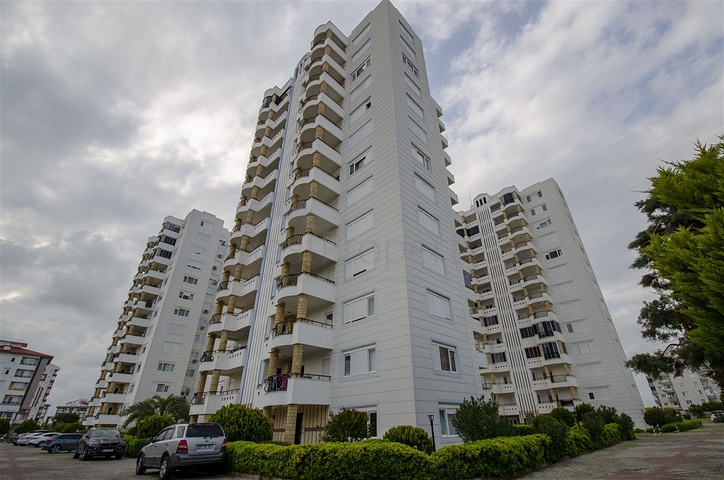 شقة 3 + 1 مع مطبخ منفصل في منطقة كوندو 200 م على البحر