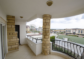 شقة 3 + 1 مع مطبخ منفصل في منطقة كوندو 200 م على البحر