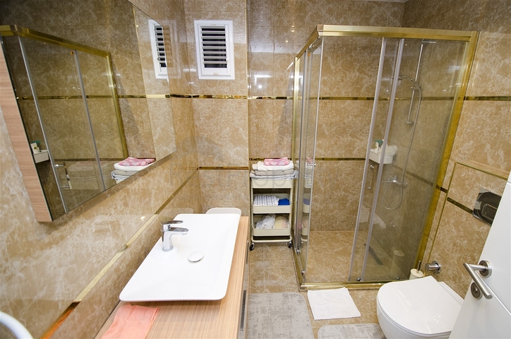 شقة 2 + 1 مع أثاث على مسافة قريبة من البحر