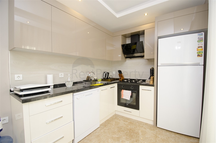 شقة 2 + 1 مع أثاث على مسافة قريبة من البحر