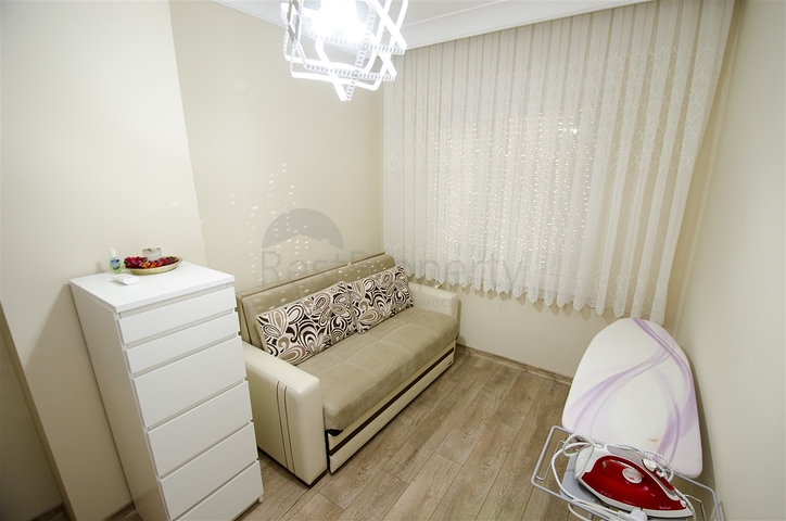 شقة 2 + 1 مع أثاث على مسافة قريبة من البحر