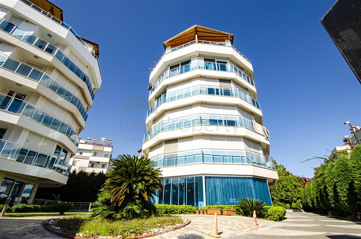 مجمع في كونيالتي بين جبال طوروس والبحر الأبيض المتوسط