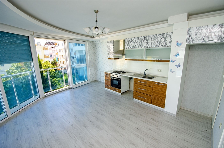 مجمع في كونيالتي بين جبال طوروس والبحر الأبيض المتوسط