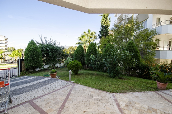 مجمع في كونيالتي بين جبال طوروس والبحر الأبيض المتوسط