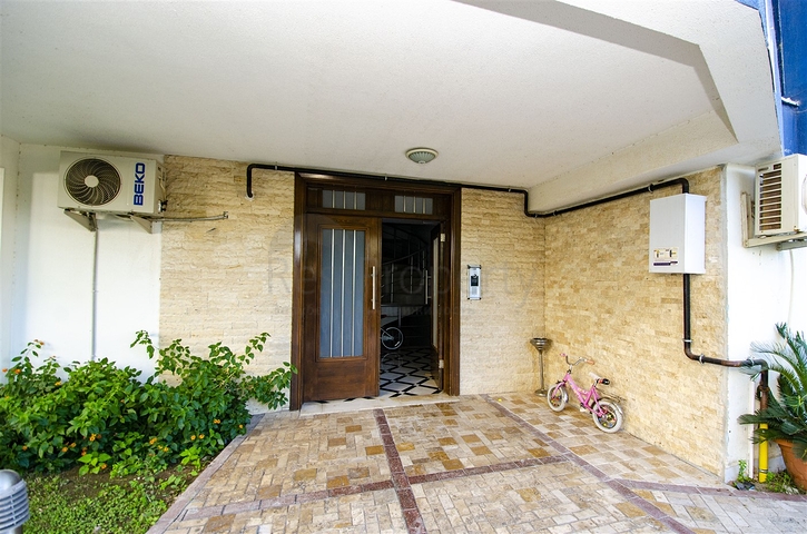 مجمع في كونيالتي بين جبال طوروس والبحر الأبيض المتوسط