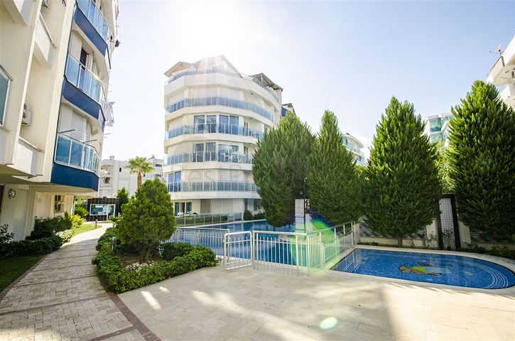 مجمع في كونيالتي بين جبال طوروس والبحر الأبيض المتوسط