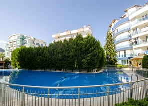 مجمع في كونيالتي بين جبال طوروس والبحر الأبيض المتوسط