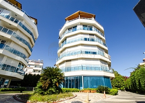 مجمع في كونيالتي بين جبال طوروس والبحر الأبيض المتوسط