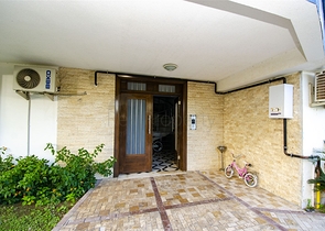 مجمع في كونيالتي بين جبال طوروس والبحر الأبيض المتوسط