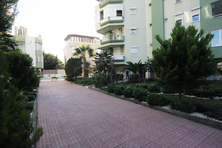 شقة 2 + 1 على مسافة قريبة من البحر في ليمان أنطاليا