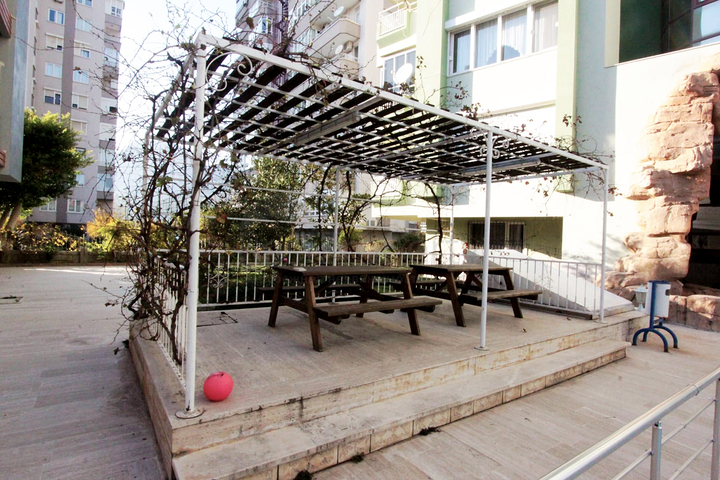 شقة 2 + 1 على مسافة قريبة من البحر في ليمان أنطاليا